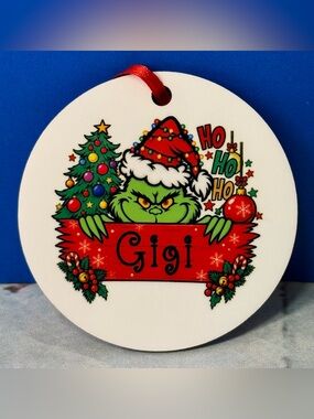 Grinch Holding Gigi Banner Multicolor Round Wooden Christmas Ornament New